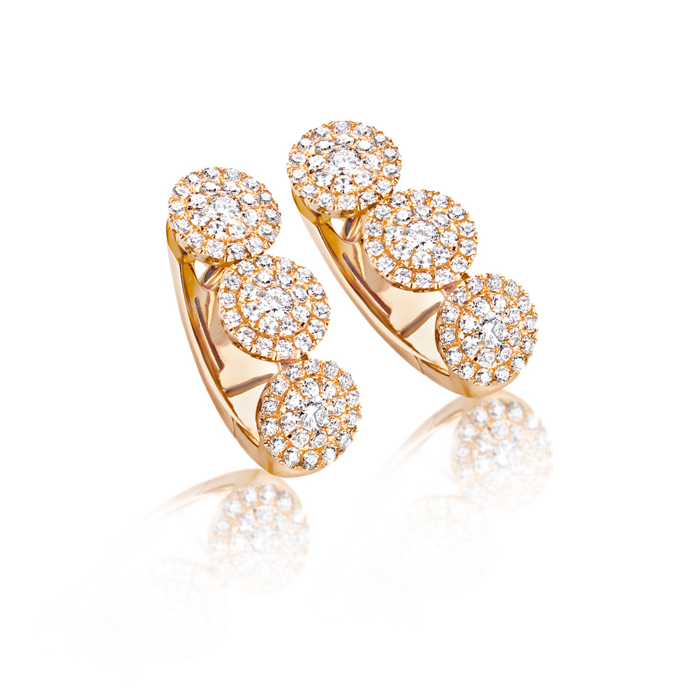 18K Gold and Diamond earrings
Carat: 1,28 ct, natural diamonds, quality FG/VS

The beautiful shape of these classic diamond earrings allows the stones to play off of each other's glorious sheen.

Model: 5298
Personalize your creation
Enjoy our complimentary engraving service.