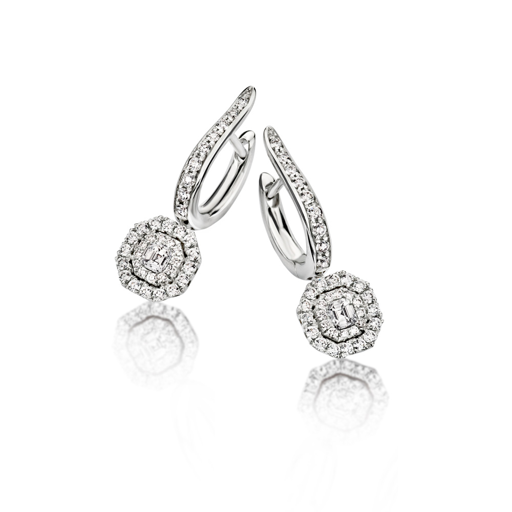 18K Gold and Diamond earrings
Carat: 0,92 ct, natural diamonds, quality FG/VS

The Asscher cut is one of the most noble cuts for diamonds. It is classic and still highly modern.

Model: 5670
Personalize your creation
Enjoy our complimentary engraving service.