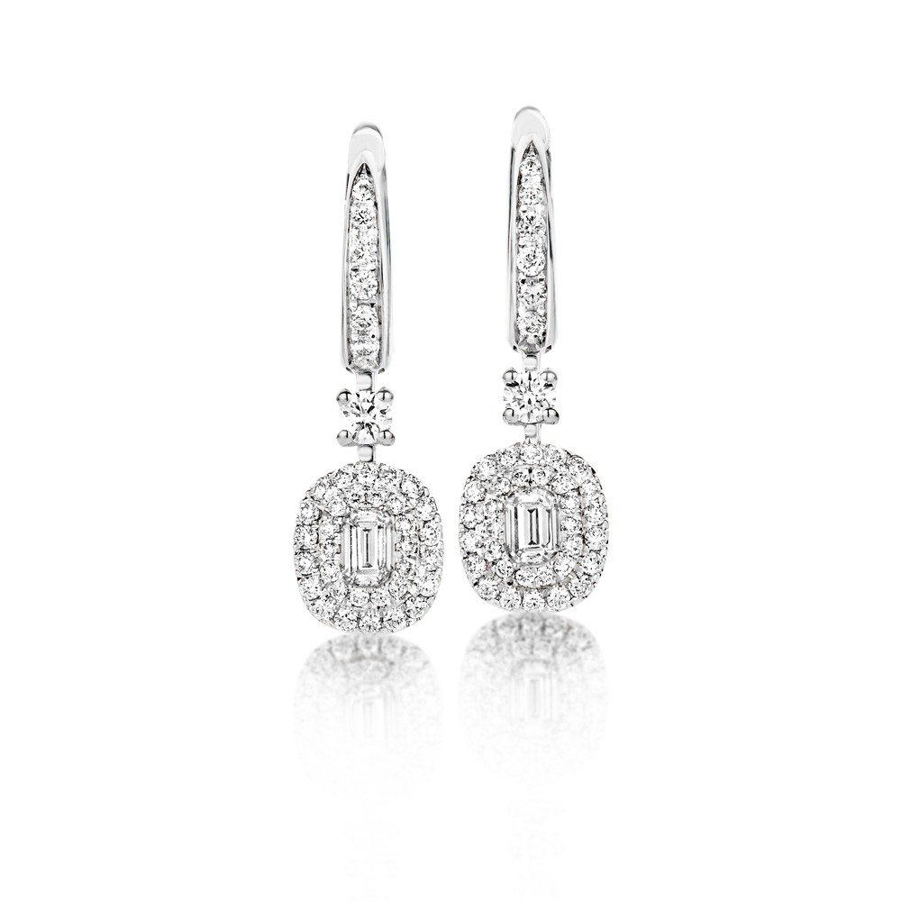 18K Gold and Diamond earrings
Carat: 1,12 ct, natural diamonds, quality FG/VS

 The beautiful shape of these classic diamond earrings allows the stones to play off of each other's glorious sheen. 

Model: 5556
Personalize your creation
Enjoy our complimentary engraving service.