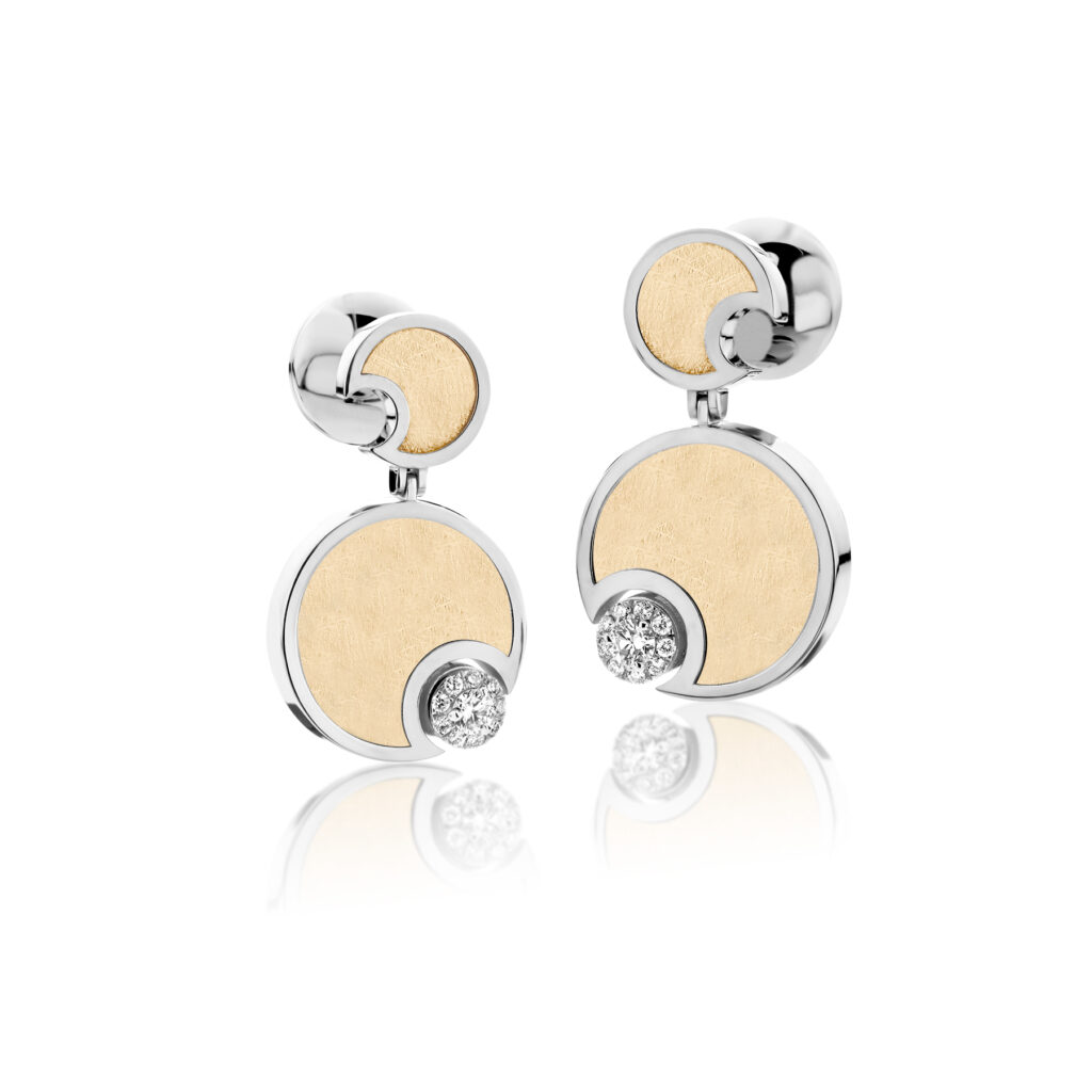18K Gold earrings
Carat: 0,24 ct

The Cleo collection is an invitation into the seductive atmosphere of a remote private island. 

Model: 5901
Personalize your creation
Enjoy our complimentary engraving service.