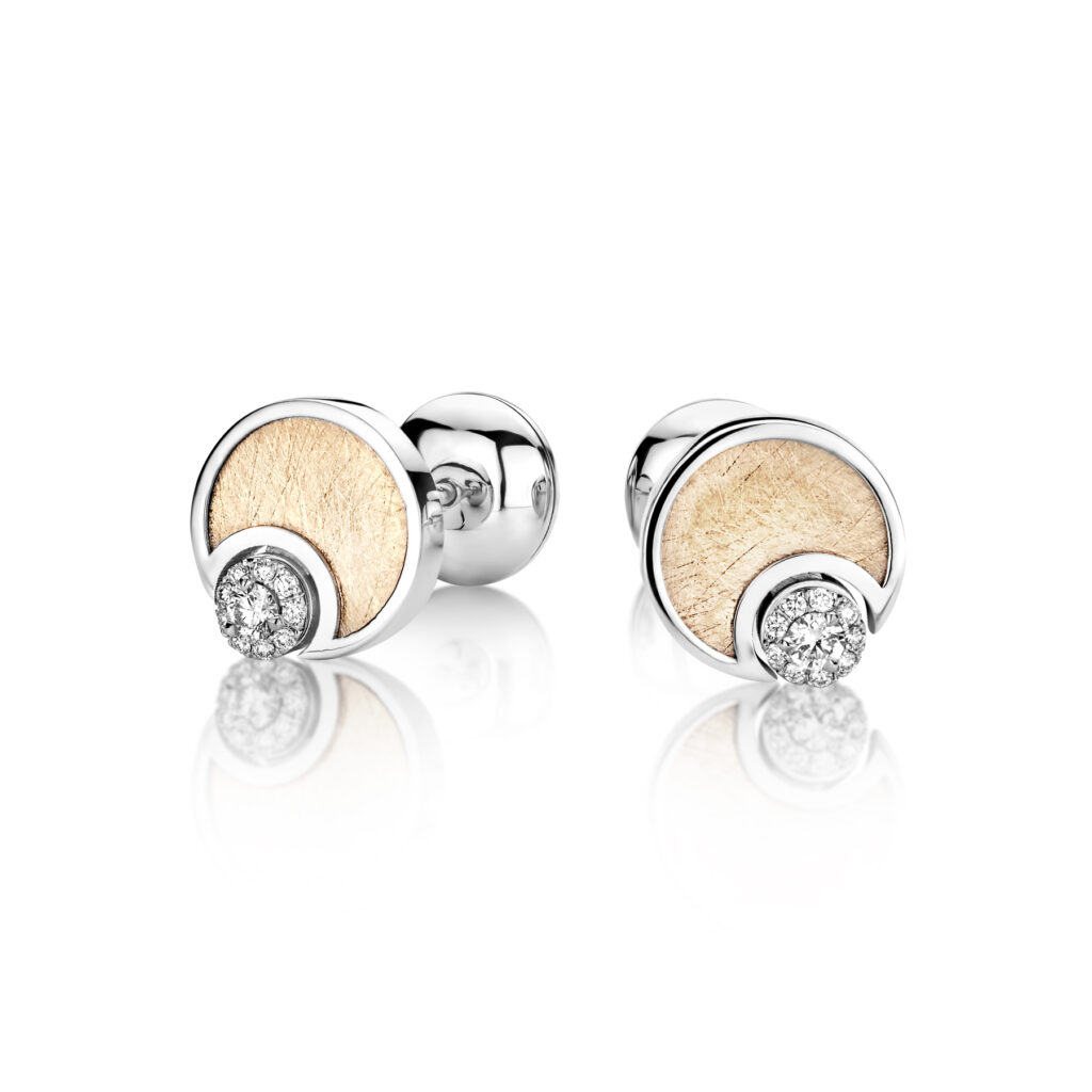 18K Gold earrings
Carat: 0,24  natural diamonds, quality FG/VS

The Cleo collection is an invitation into the seductive atmosphere of a remote private island. 

Model: 5913
Personalize your creation
Enjoy our complimentary engraving service.