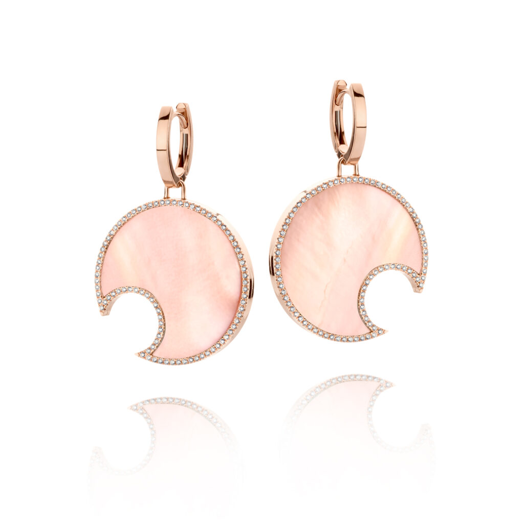 18K Gold and pink Mother of pearl earrings
Carat: 0,85 ct natural diamonds

The Cleo collection is an invitation into the seductive atmosphere of a remote private island. 

Pink mother of pearl

Model: 5925PMOP
Personalize your creation
Enjoy our complimentary engraving service.