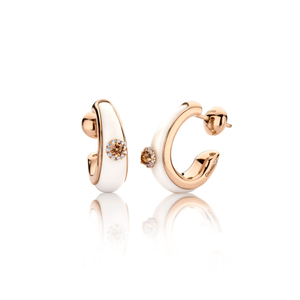 18K Gold and Diamond earrings
Carat: 0.32 ct, natural diamonds, quality FG/VS

Model 5945CD

Pirouette creations are as charming as they are playful, with diamonds turning gently.
Personalize your creation
Enjoy our complimentary engraving service.