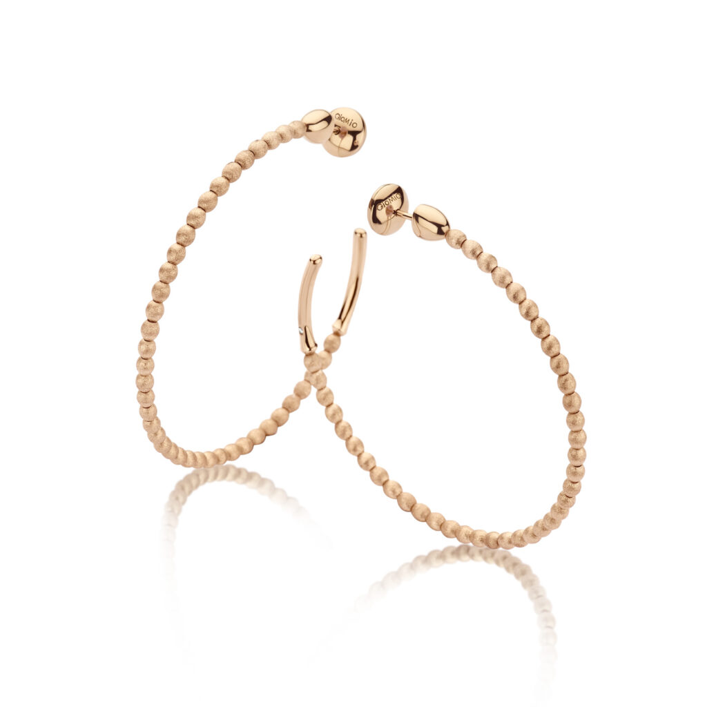 18K Gold earrings
Carat: 0.02 ct

Model 5957

A supreme and sovereign collection in celebration of true feminine power.
Personalize your creation
Enjoy our complimentary engraving service.