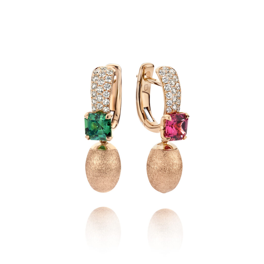18K Gold earrings
Carat: 1,57 ct tourmaline, 0,48 ct natural diamonds, quality FG/VS

Model 6013SP

A supreme and sovereign collection in celebration of true feminine power.
Personalize your creation
Enjoy our complimentary engraving service.